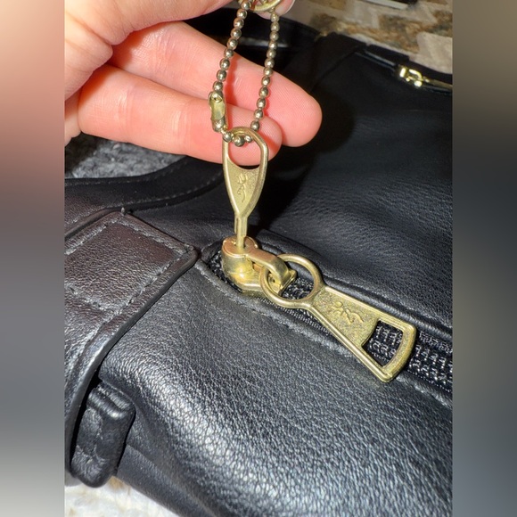 Browning Black Leather Concealed Carry Crossbody Bag with Gold Metal - Picture 9 of 12